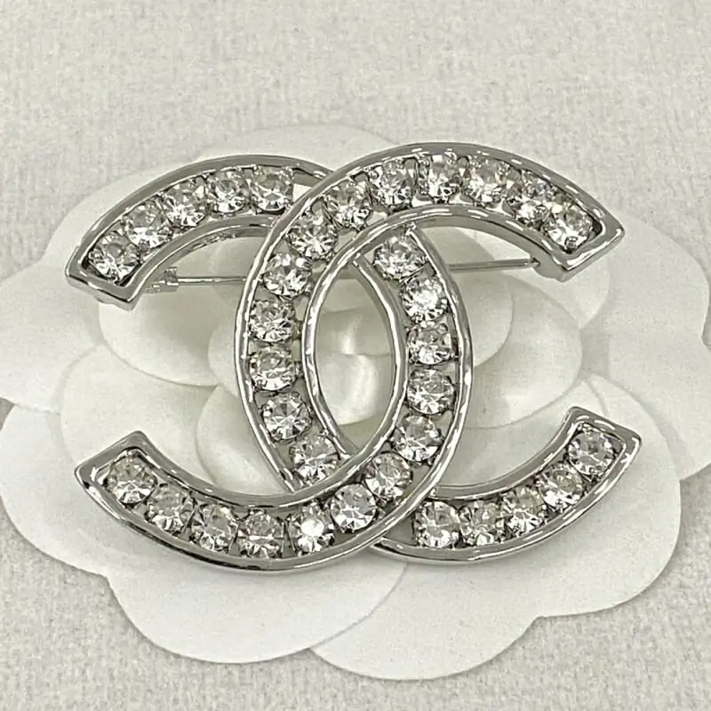 chanel brooches pour femme s_12347571